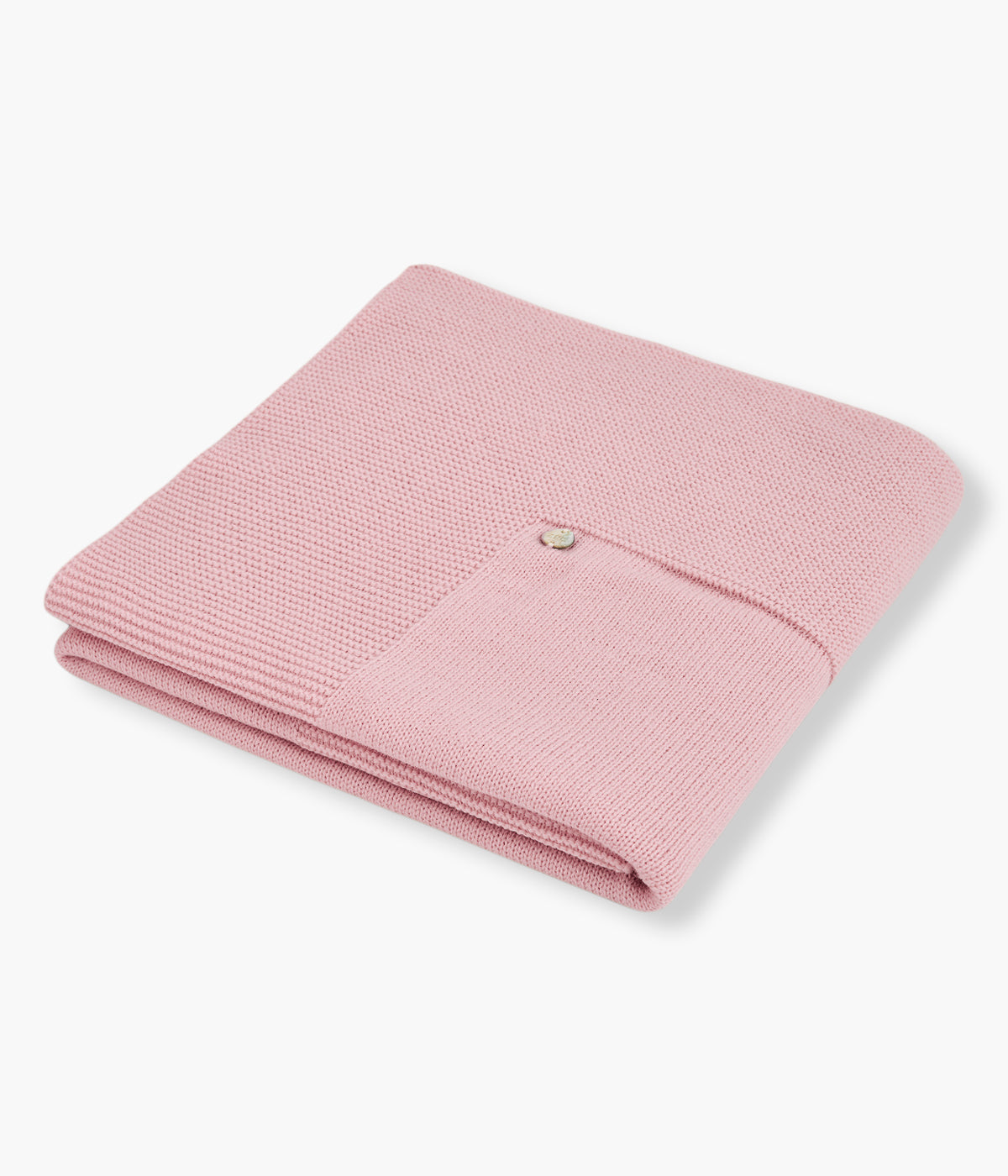 Vista dobrada da manta de malha rosa-velho da Paz Rodríguez para bebé menina e recém-nascida. Suave manta de formato retangular com medalha madrepérola da marca.