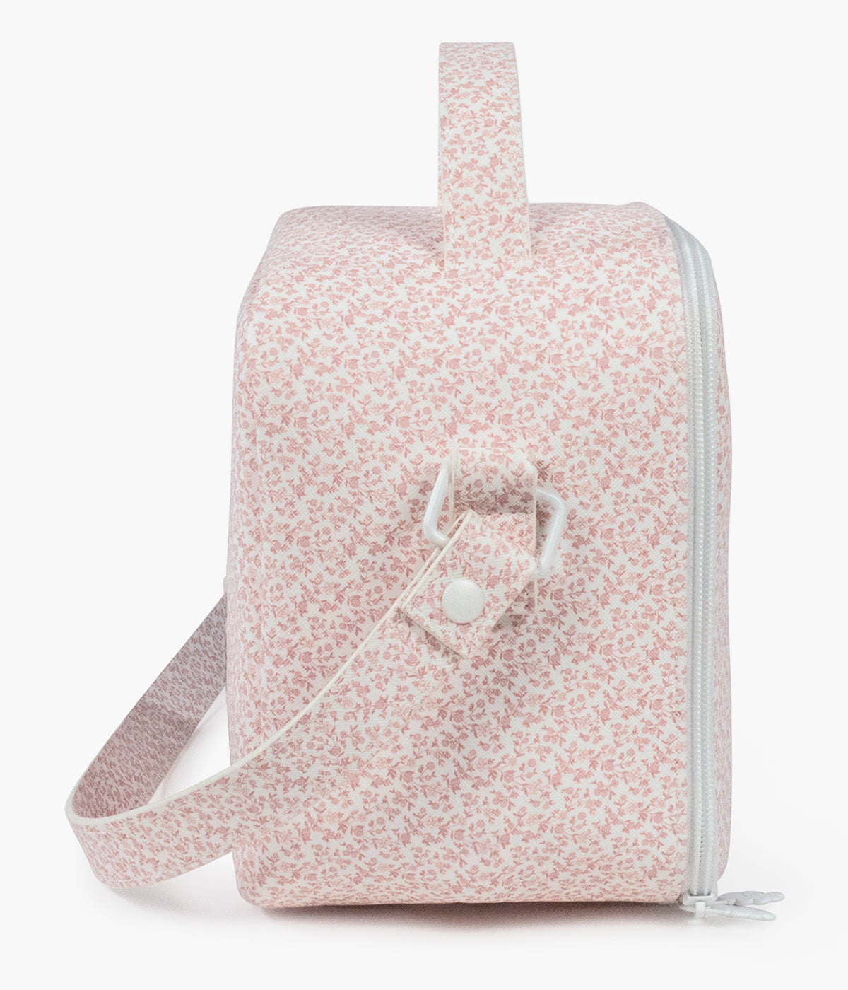 Vista lateral da bolsa térmica Maison Tender da Pasito a Pasito. Prática bolsa que permite transportar a comida e as bebidas da bebé ajudando a conservar a temperatura durante mais tempo. Fabricada em pele vegana com padrão flores em tons de rosa, possui um interior isotérmico espaçoso, abertura ampla com fecho de correr e um prático bolso de rede na tampa. A pega de mão e a alça de ombro tornam-na fácil de transportar em passeios, viagens, creche ou no dia a dia.