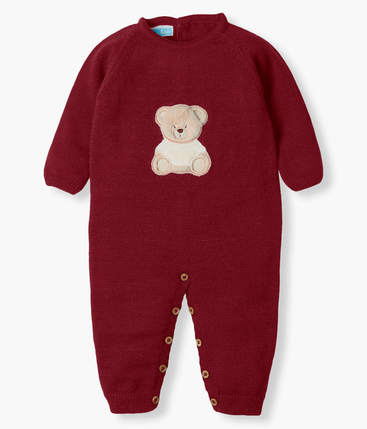 Vista frontal do babygrow em malha vermelho-escuro da Mac Ilusión para bebé e recém-nascido(a). Elegante babygrow de abertura nas costas e entrepernas com detalhe de urso no peito.