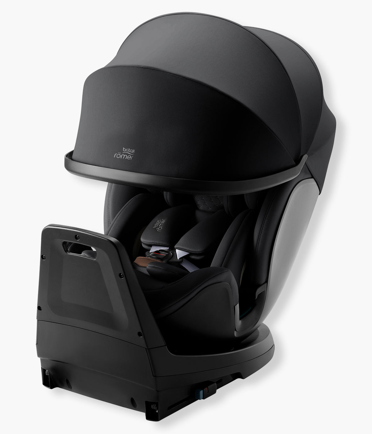 Vista lateral com capota fechada da cadeira auto evolutiva Swivel-Grow Max Air Lux da Britax Römer na cor Onyx Back. Premium cadeira auto desenvolvida para acompanhar a criança desde o nascimento até aproximadamente aos 7 anos, dos 40 aos 125 cm. 