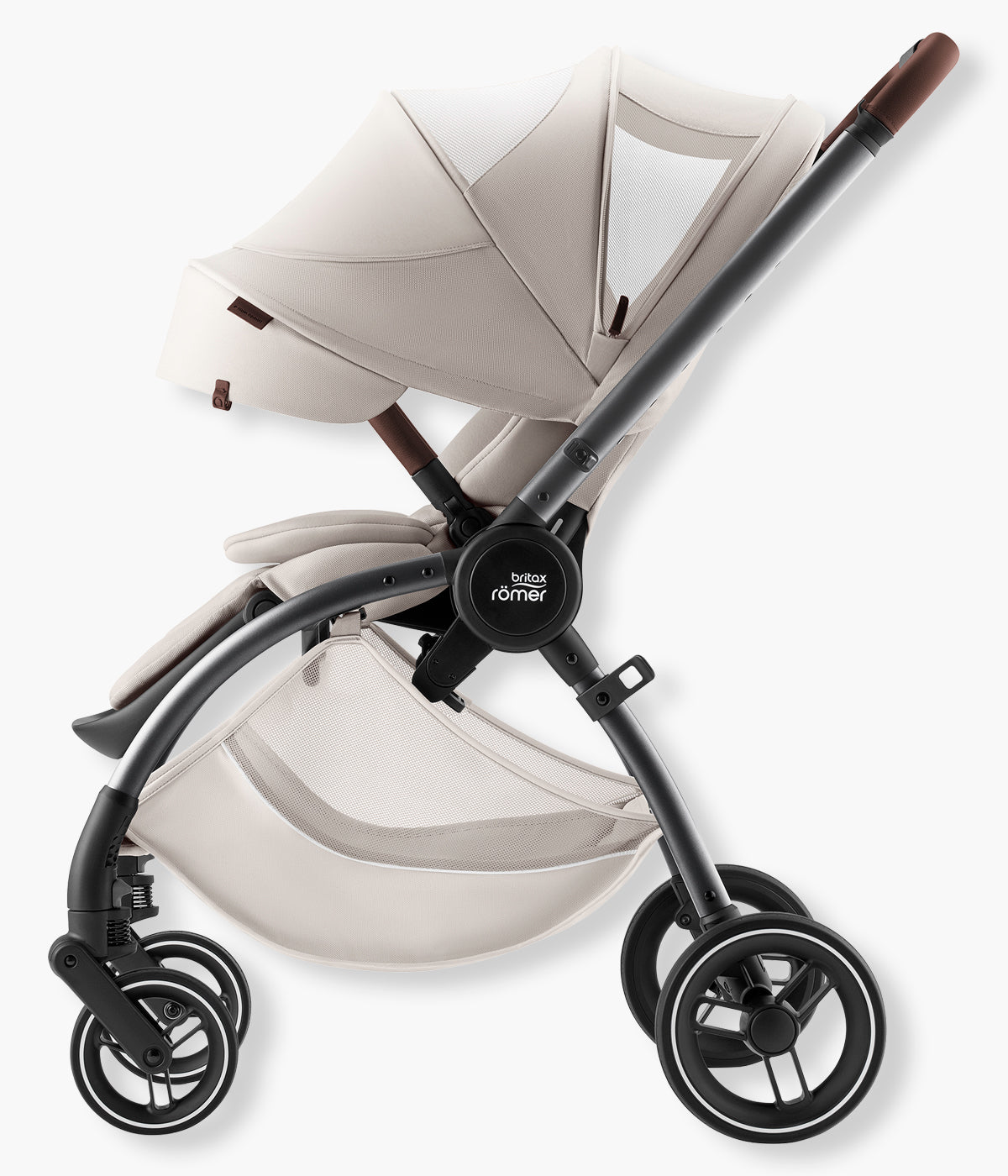 Vista lateral do carrinho de passeio Rio Lux da marca Britax Römer na cor Soft Taupe. Prático carrinho de passeio concebido para acompanhar a criança desde o nascimento até aproximadamente aos 4 anos ou 22 kg.