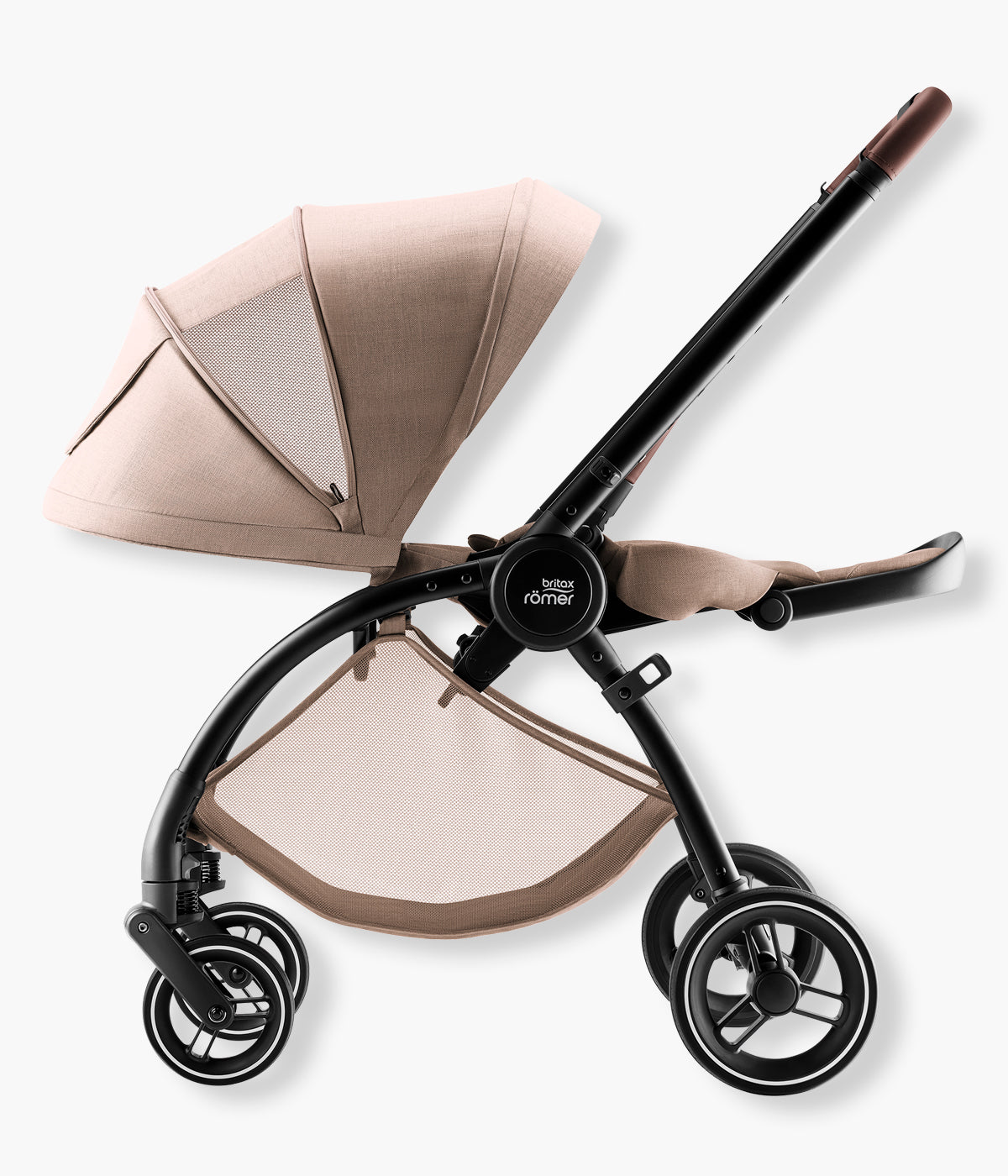 Vista lateral do carrinho de passeio Rio Style da marca Britax Römer na cor Teak. Prático carrinho de passeio concebido para acompanhar a criança desde o nascimento até aproximadamente aos 4 anos ou 22 kg.