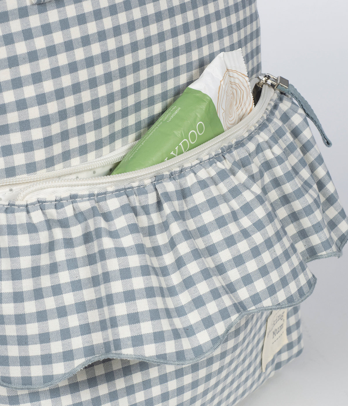 Bolso da frente da Mochila de Maternidade Walking Mum Praliné Vichy Matcha.