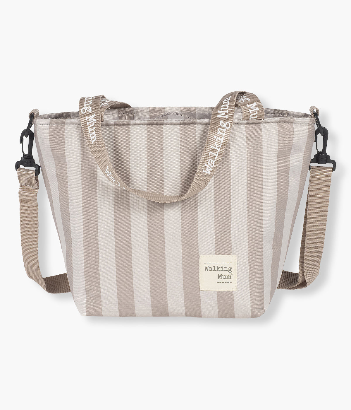 Bolsa Térmica XL Walking Mum Sintra com padrão riscas bege e cinza. Elegante e prática, esta bolsa garante que as bebidas mantêm a sua temperatura por um período de até 12 horas. Possui uma alça longa para usar ao ombro e uma alça curta para a mão, garantindo versatilidade em qualquer passeio.