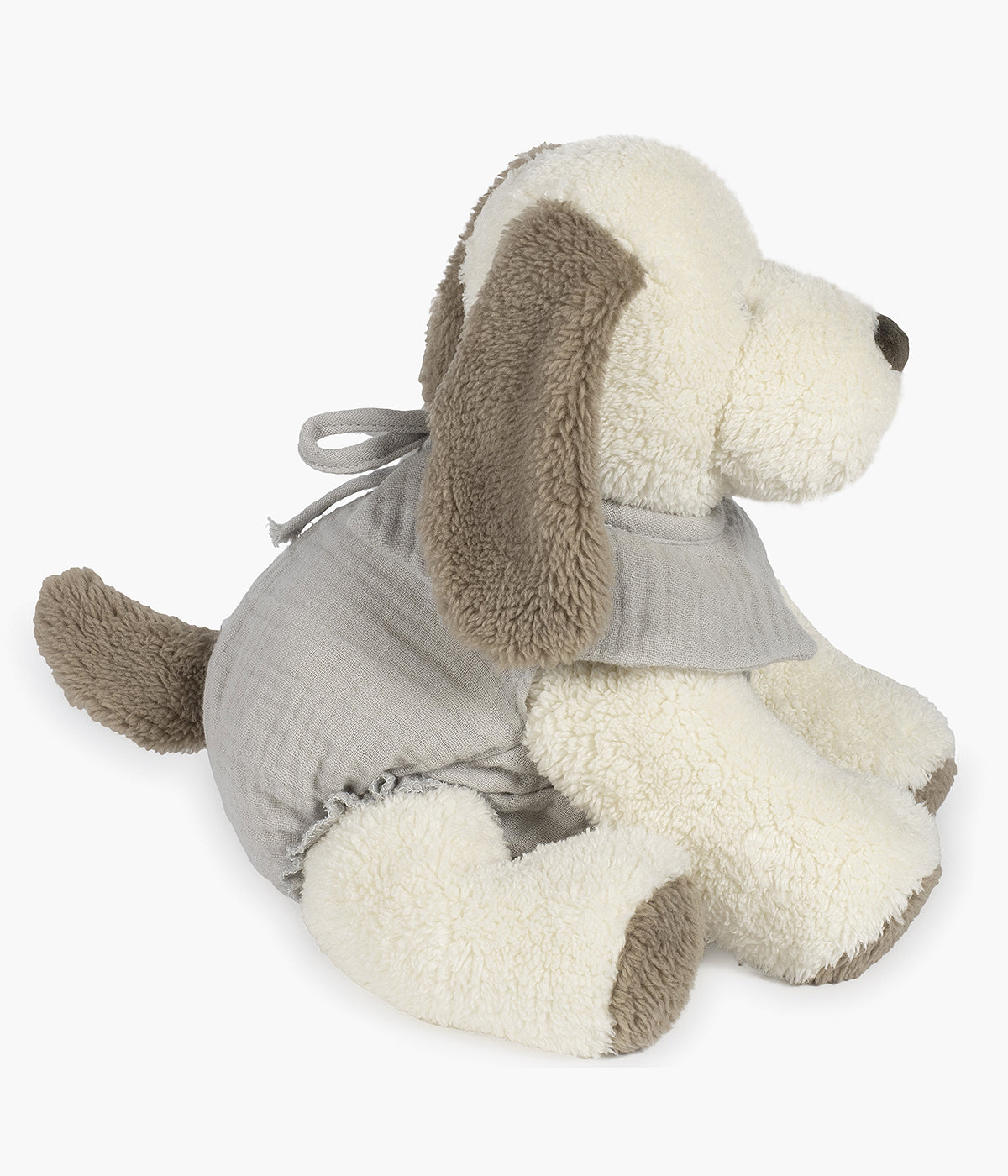 Peluche Walking Mum Sintra para bebé e recém-nascido em forma de cão com 27cm pérola com orelhas e patas castanhas e roupa em tons de verde.