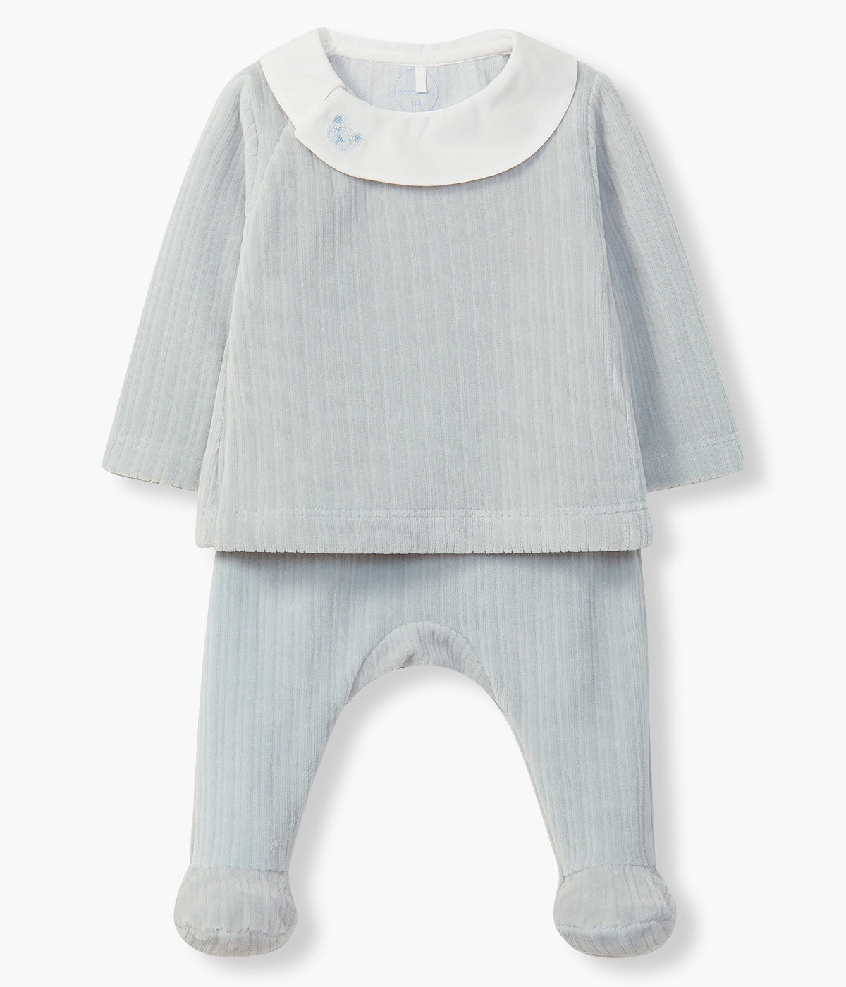 Conjunto de duas peças em veludo canelado azul-acinzentado da Laranjinha para bebé menino e recém-nascido. Camisola de abertura na lateral com gola branca com bordado de urso. Calças com pés.
