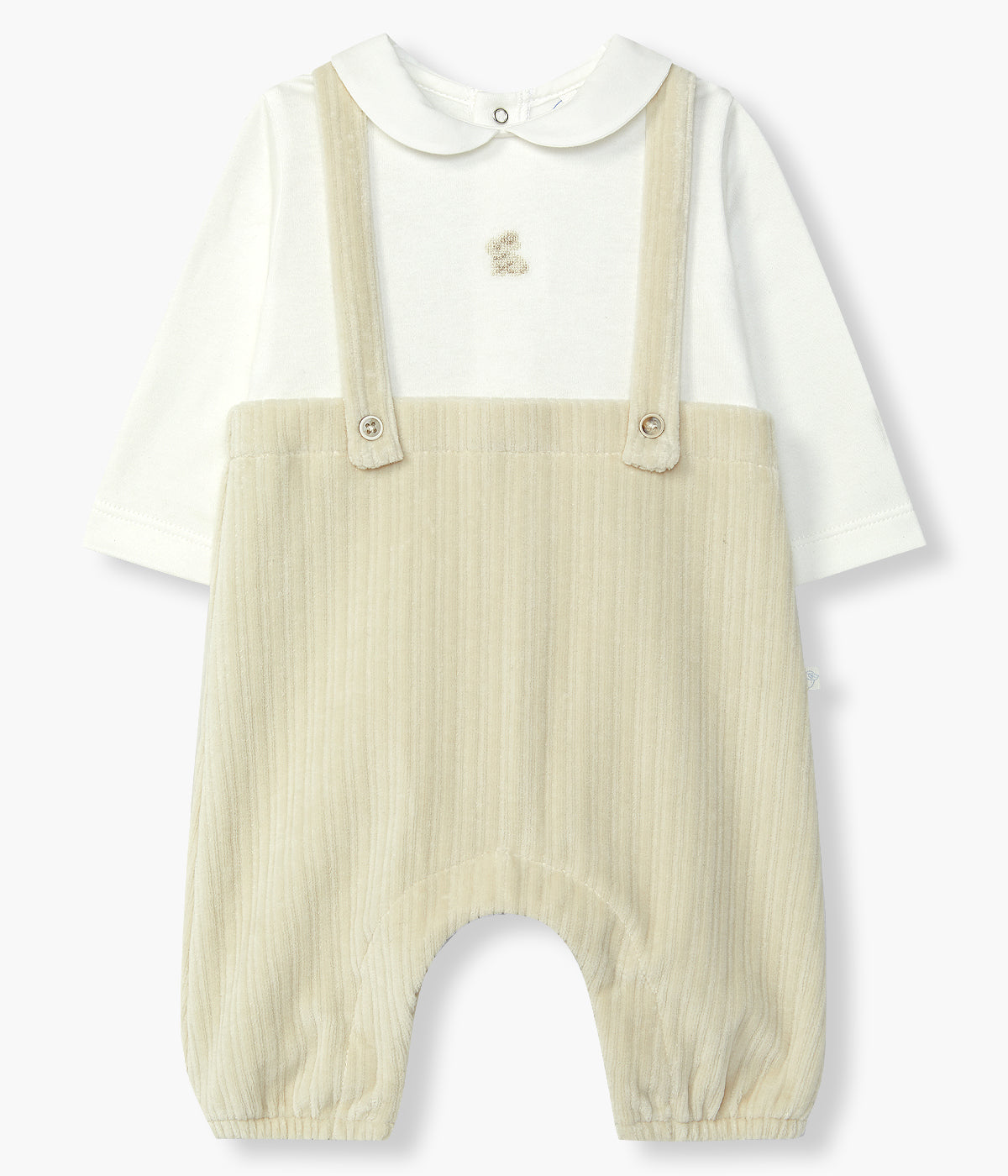 Babygrow com efeito de duas peças da Laranjinha para bebé e recém-nascido(a). Parte superior em algodão cardado pérola com gola redonda cortada e bordado de coelho no peito. Parte inferior em veludo canelado bege com alças decorativas e sem pés.