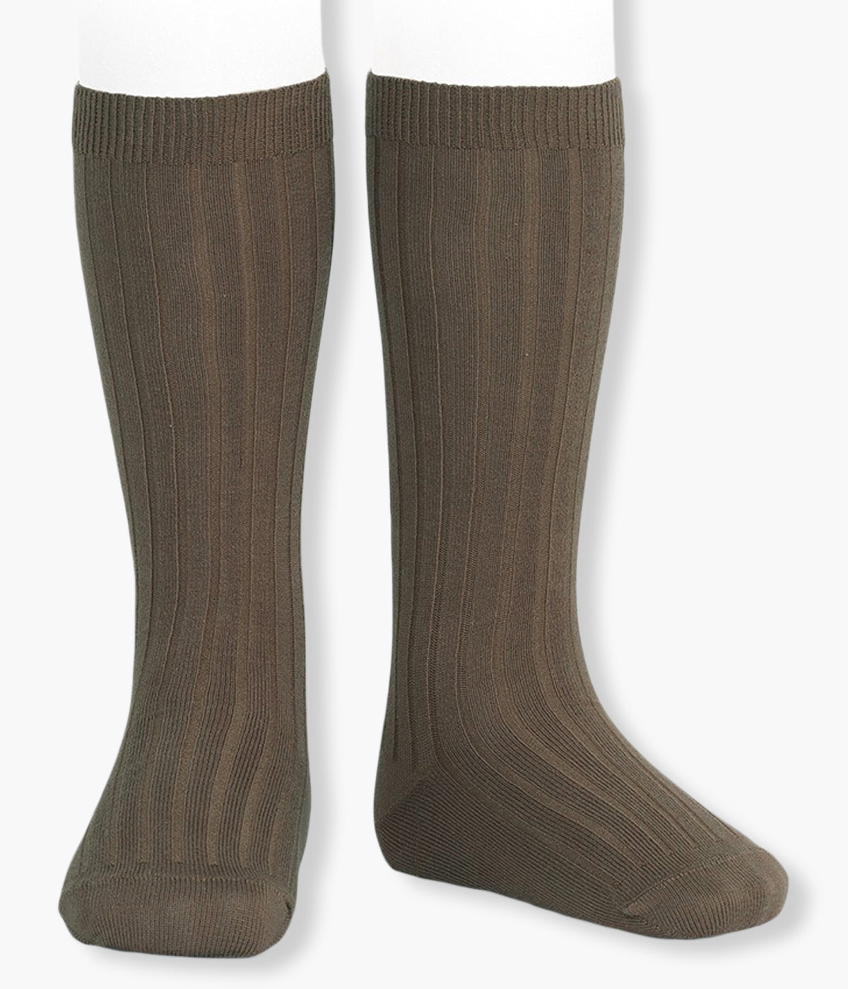 Meias pelo joelho caneladas em algodão anti-pilling de cor vison (350) da marca Cóndor para bebé e recém-nascido(a).