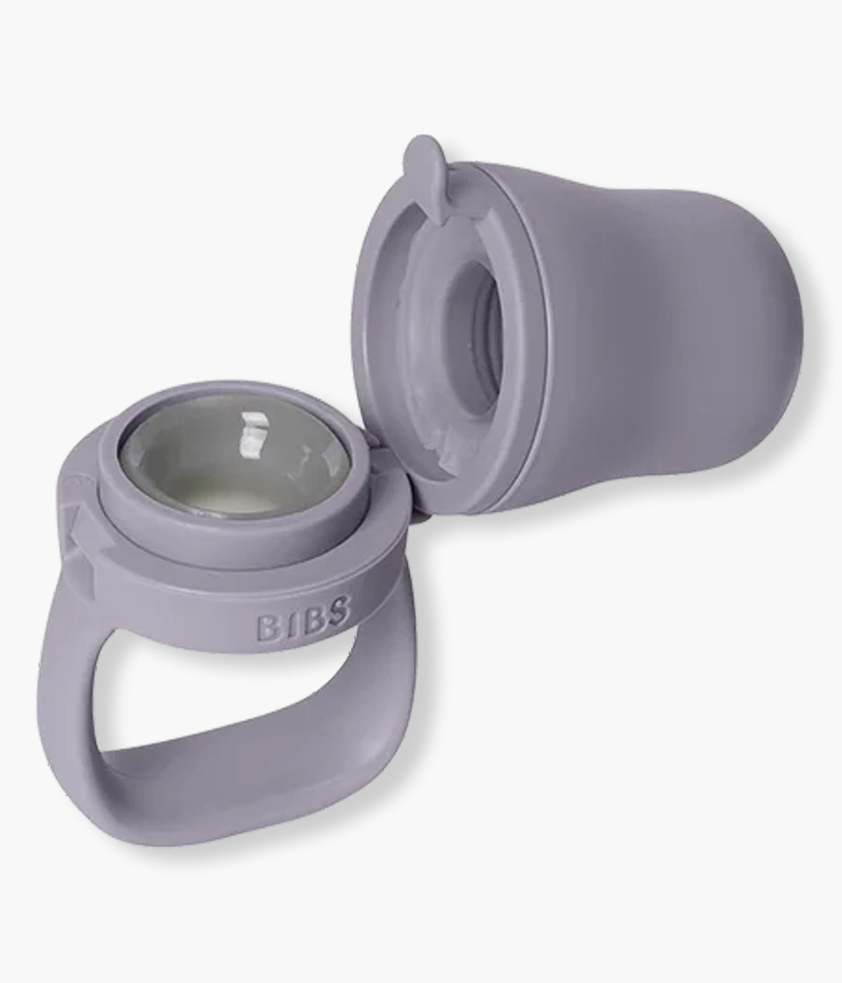 O Alimentador em Silicone da Bibs é a solução perfeita para introduzir novos sabores na fase de diversificação alimentar. Este alimentador é de cor lilás (fossil grey) e oferece uma experiência segura, higiénica e confortável para o bebé graças à tetina em silicone macio que permite provar frutas, legumes ou até cubos de leite materno congelado.