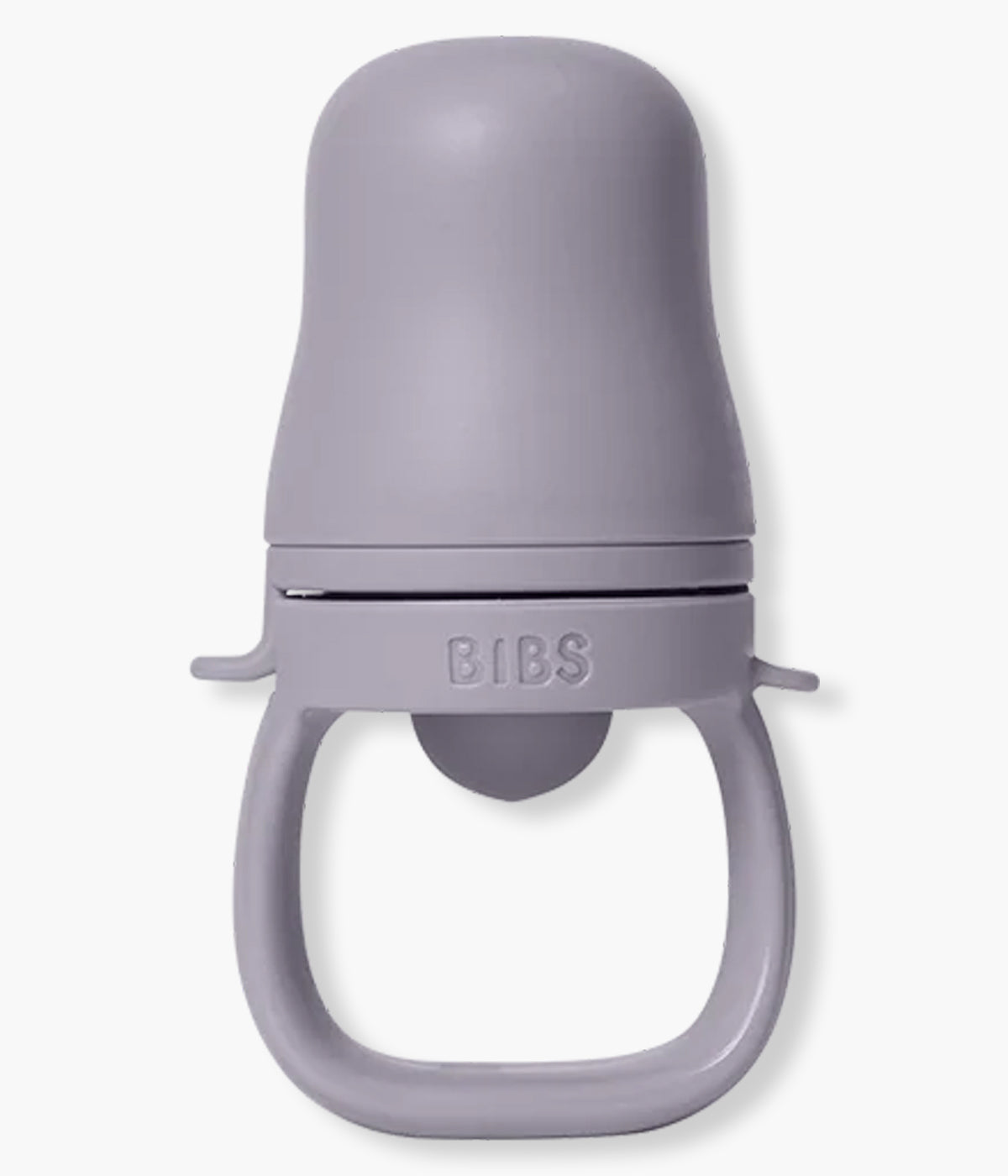 O Alimentador em Silicone da Bibs é a solução perfeita para introduzir novos sabores na fase de diversificação alimentar. Este alimentador é de cor lilás (fossil grey) e oferece uma experiência segura, higiénica e confortável para o bebé graças à tetina em silicone macio que permite provar frutas, legumes ou até cubos de leite materno congelado.