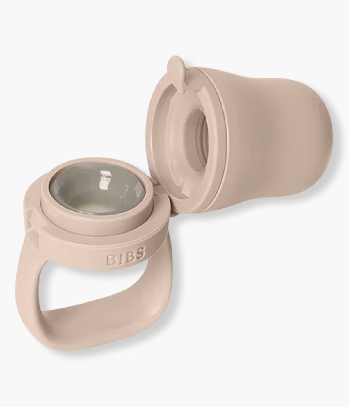 O Alimentador em Silicone da Bibs é a solução perfeita para introduzir novos sabores na fase de diversificação alimentar. Este alimentador é cor-de-rosa (blush) e oferece uma experiência segura, higiénica e confortável para a bebé graças à tetina em silicone macio que permite provar frutas, legumes ou até cubos de leite materno congelado.