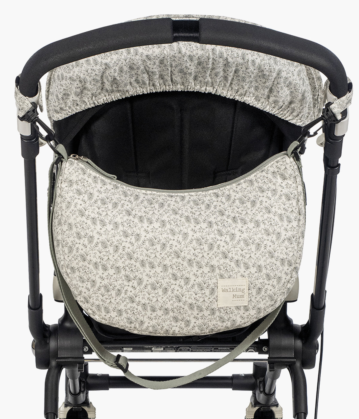 Bolsa de Passeio Gôndola Walking Mum Gala Mint pendurada no carrinho de bebé.