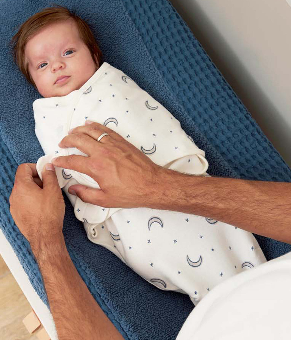 Swaddle Wrap com Velcro em Algodão Luas para Bebé - Azul