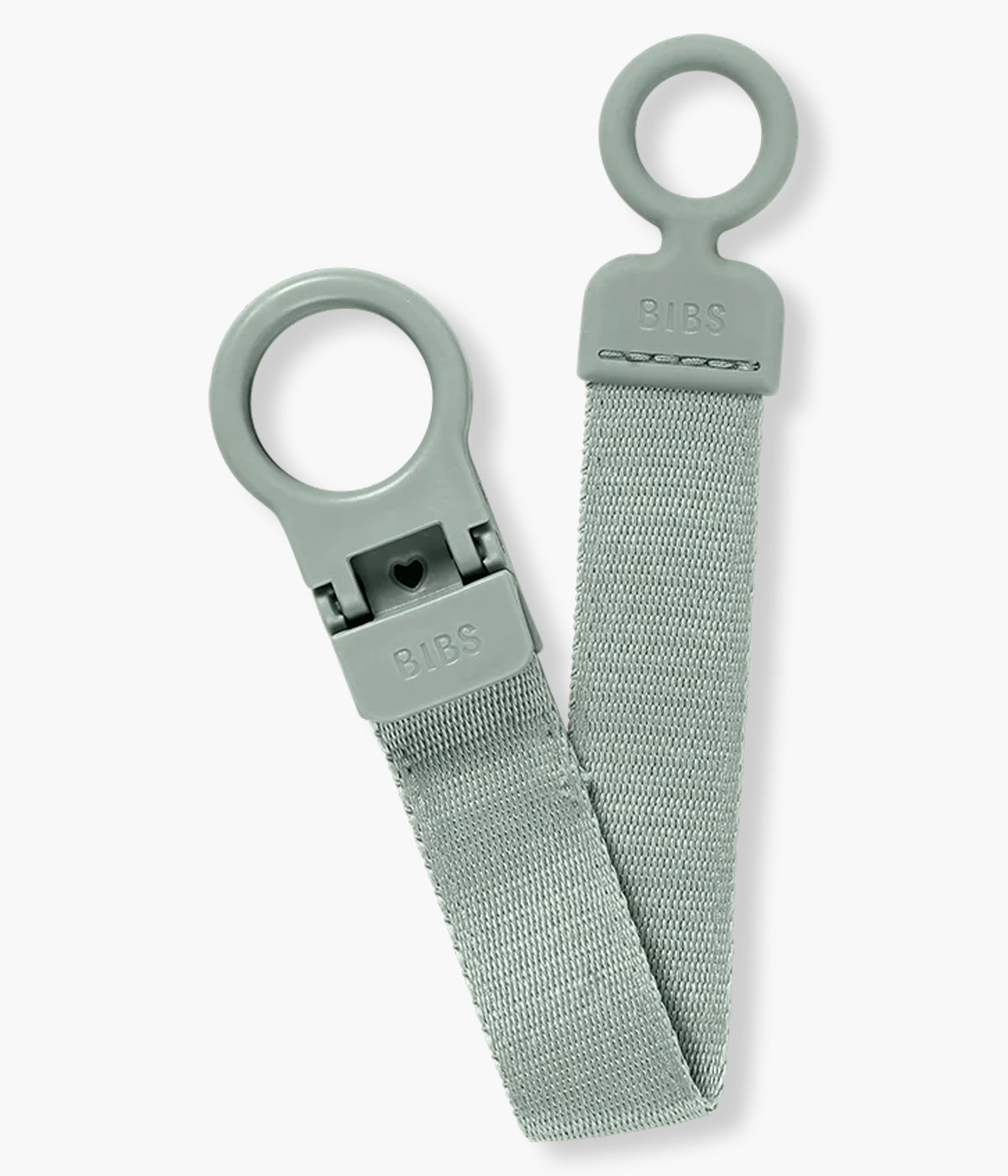 Pack de 2 chupetas Bibs Colour e 1 prende-chupetas Bibs Loop, ambos na cor verde (sage). Pensado especialmente para recém-nascidos, este pack reúne dois essenciais indispensáveis: chupetas com tetina redonda em látex natural e um prende-chupetas funcional que evita quedas e perdas.