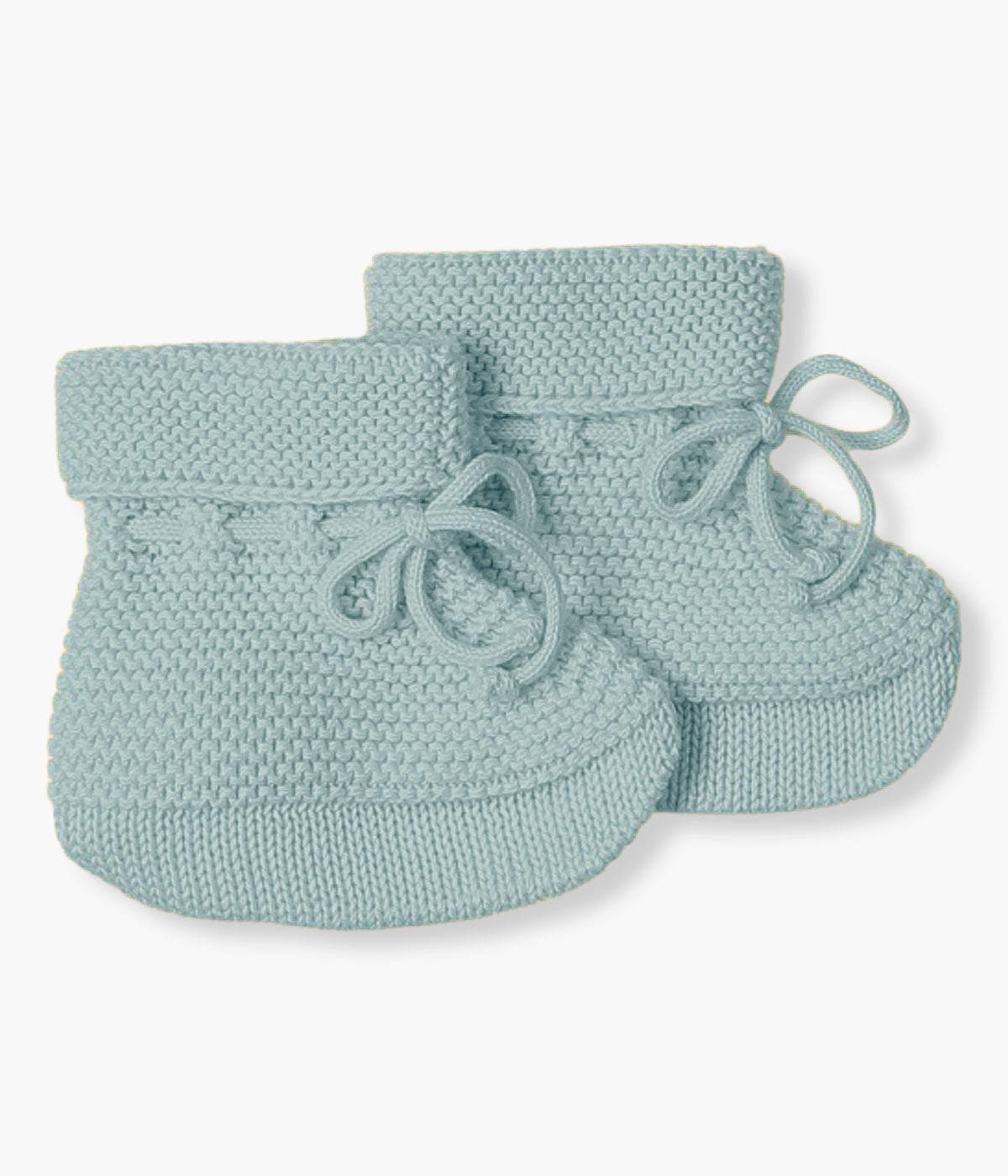Vista lateral dos carapins em malha de algodão orgânico verde da Mini Mooi para bebé e recém-nascido(a). Delicados carapins tipo bota com cordão.