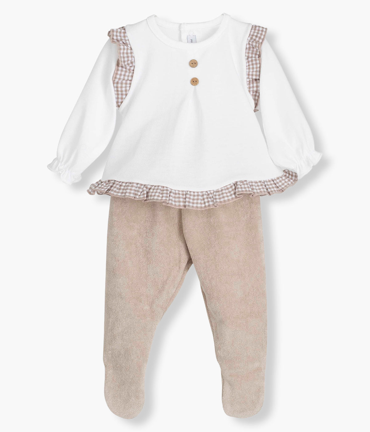 Vista de frente do conjunto em algodão bege e branco da Calamaro Baby para bebé menina e recém‑nascida composto por camisola e calças. Camisola de manga comprida branca com botões decorativos no peito e folho nos ombros e no contorno inferior com padrão vichy em tons de bege e branco. Calças lisas bege com pés.